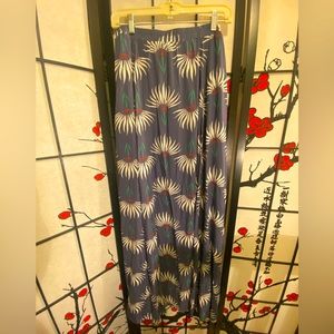 Lulus long skirt